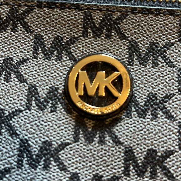 Michael Kors-large-navy blue & gray-zip clutch, wristlet, gold detailing, purse. - Picture 7 of 11